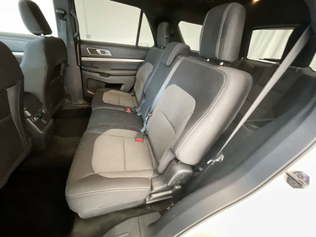 Used 2018 Ford Explorer XLT AWD/4WD image 21