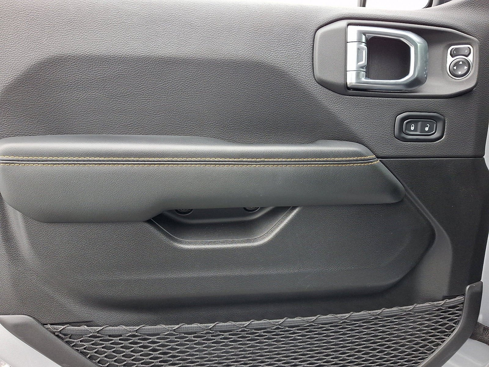 Used 2024 Jeep Wrangler Sahara w/ Safety Group image 13