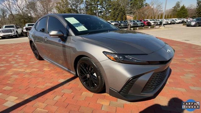 Used 2025 Toyota Camry SE image 3