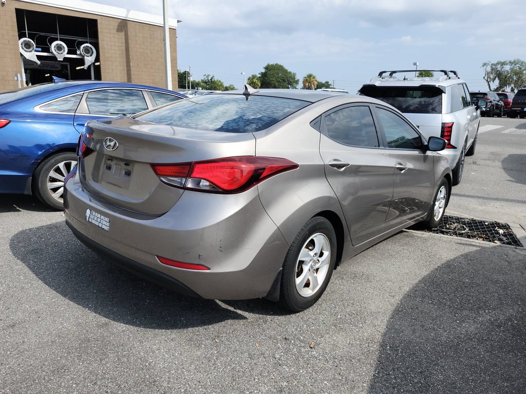 Used 2015 Hyundai Elantra SE FWD image 2