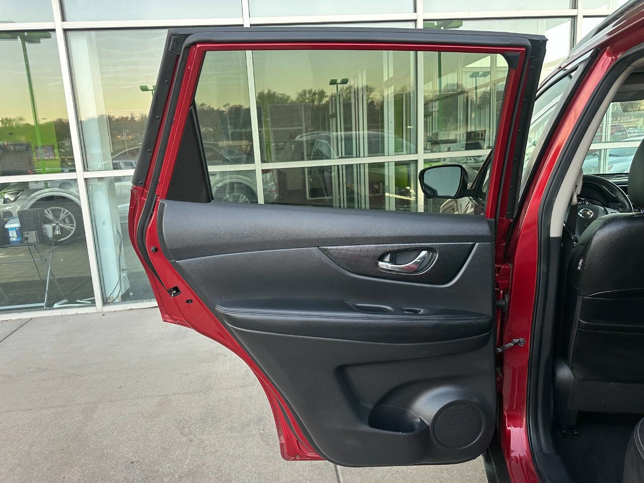 Used 2016 Nissan Rogue SL image 51