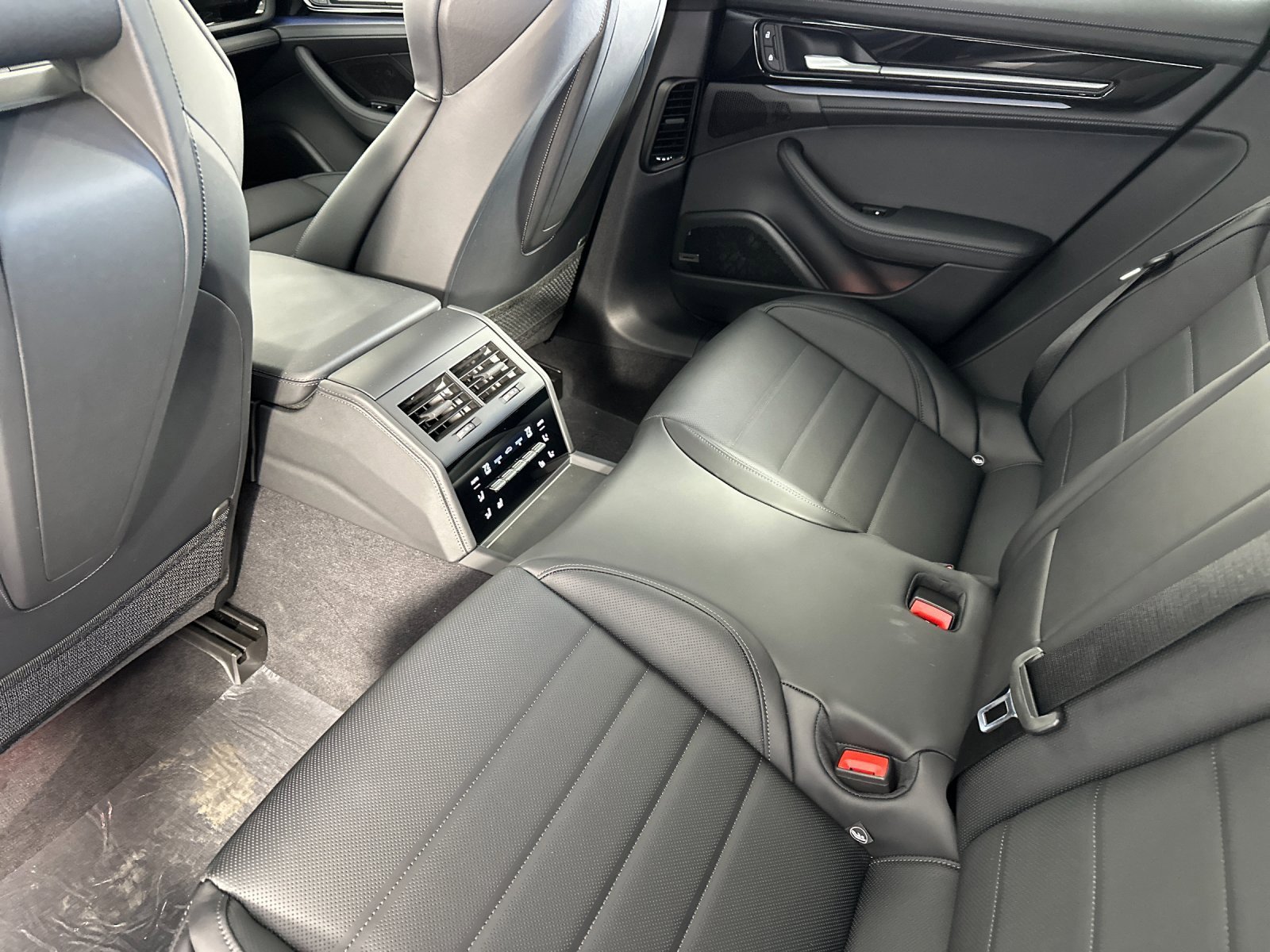 Used 2025 Porsche Panamera image 14