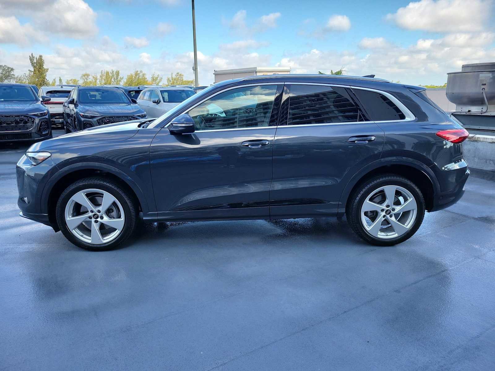 Used 2025 Audi Q5 Premium Plus w/ Premium Plus AWD/4WD image 3