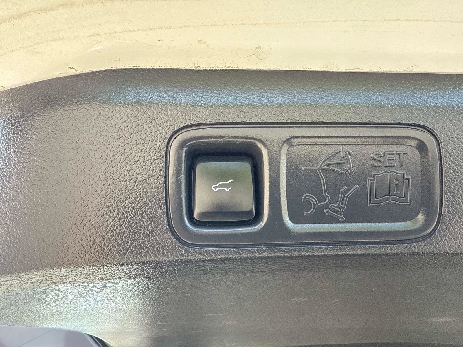 Used 2023 Ford Expedition Limited image 13