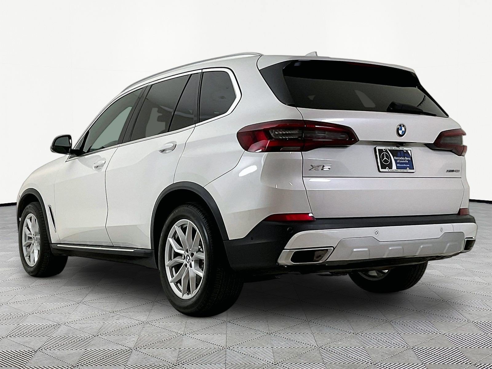 Used 2021 BMW X5 xDrive40i w/ Premium Package 2 AWD/4WD image 4