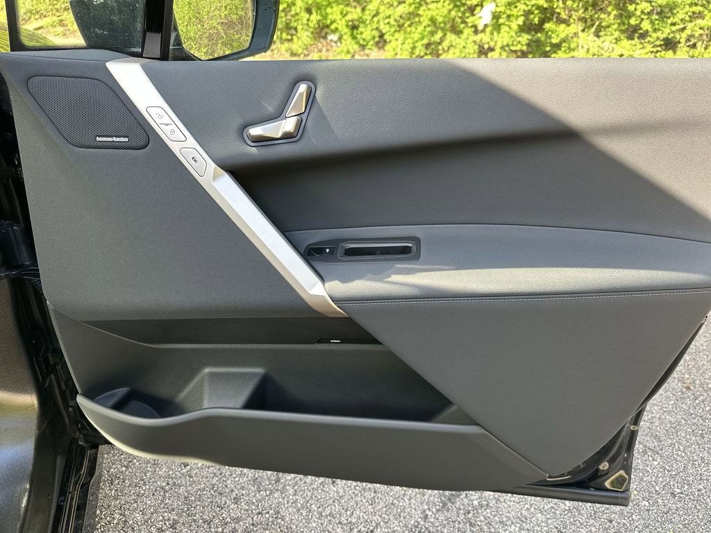 Used 2025 BMW iX xDrive50 AWD/4WD image 31