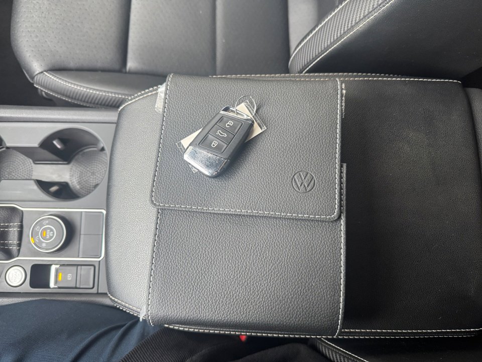 Used 2021 Volkswagen Atlas Cross Sport SE image 36