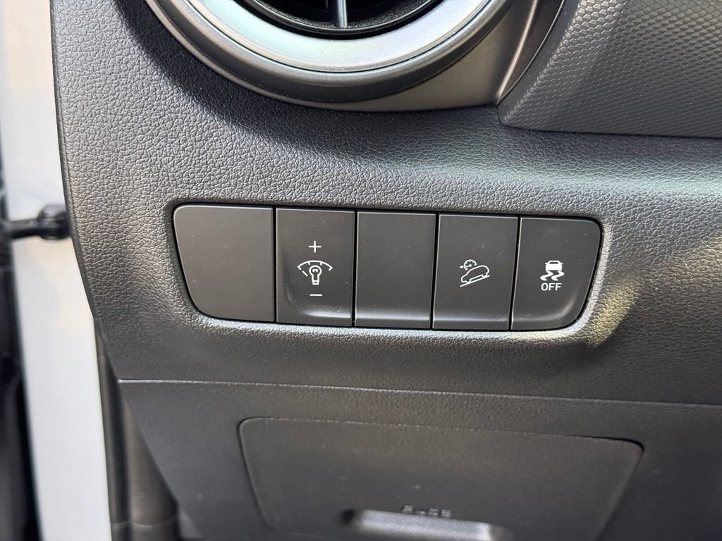 Used 2023 Hyundai Kona SEL AWD/4WD image 23