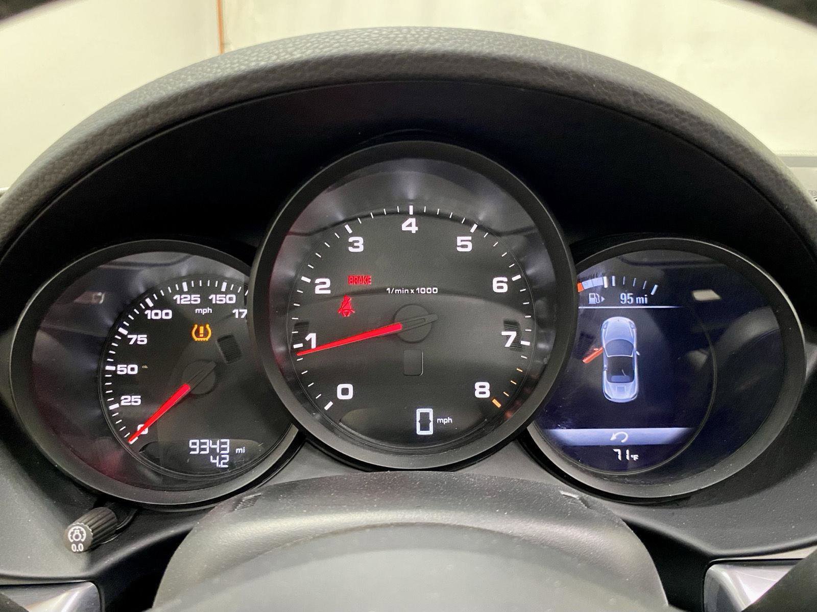 Used 2025 Porsche 718 Boxster w/ Premium Package RWD image 33