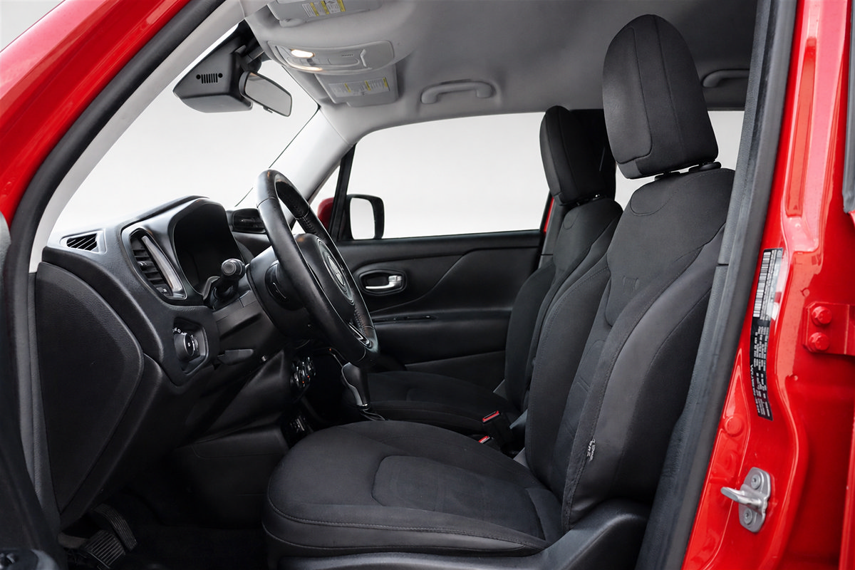 Used 2017 Jeep Renegade Altitude FWD image 25
