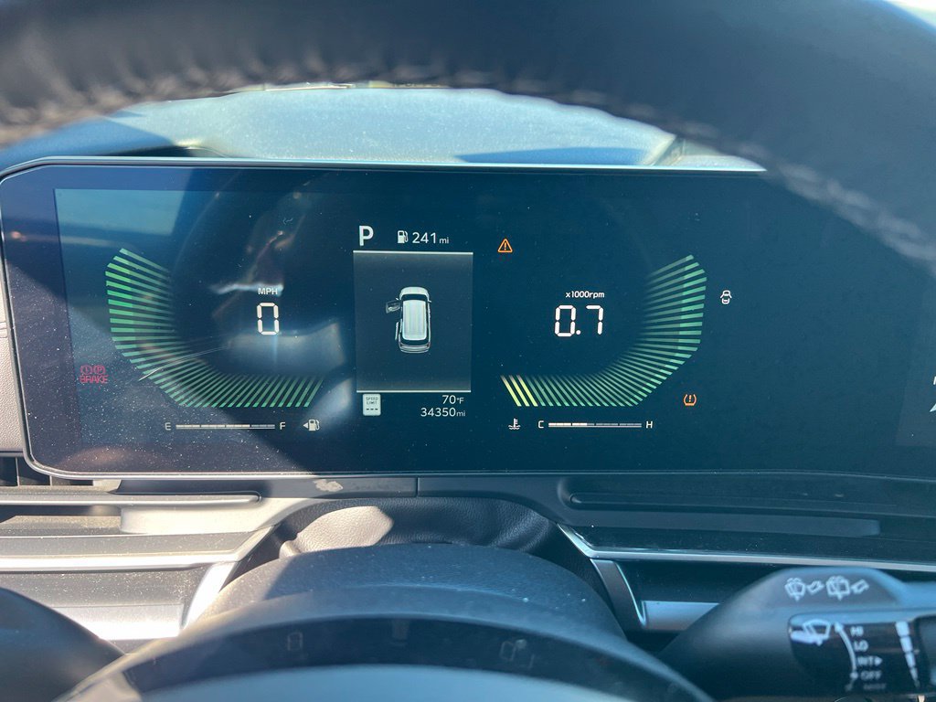 Used 2025 Kia Carnival FWD image 19