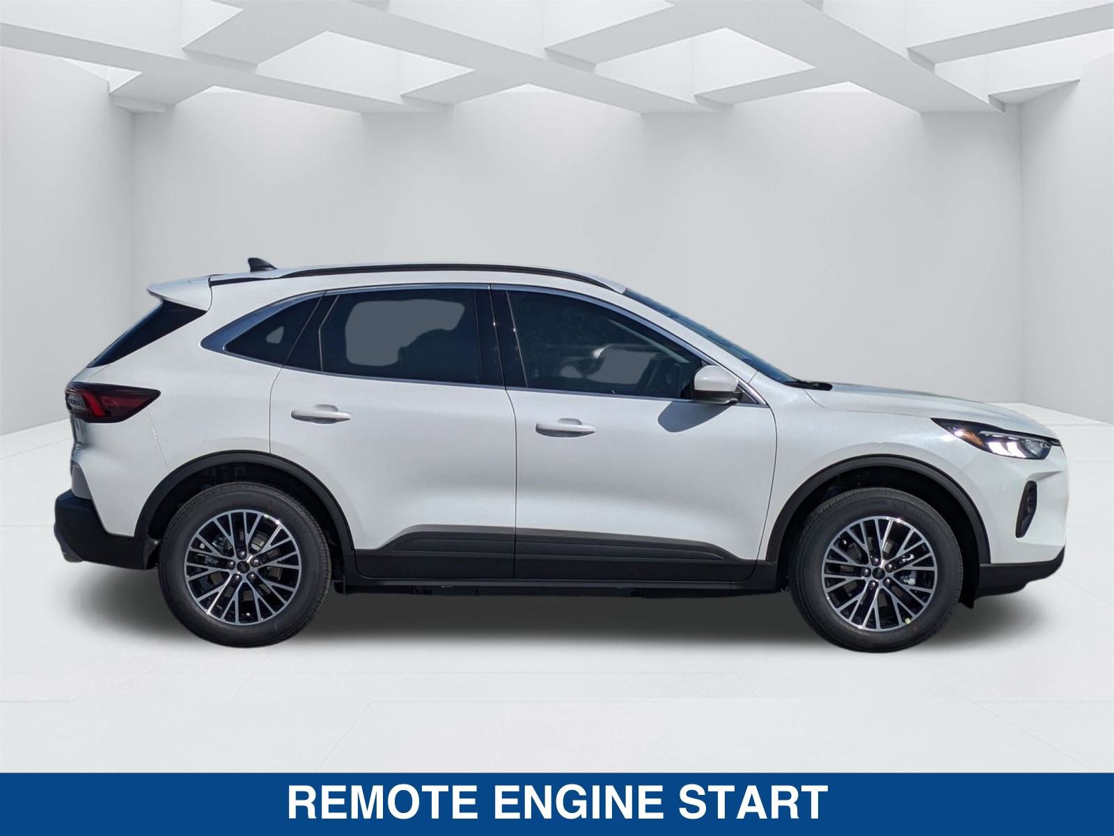 New 2025 Ford Escape SE image 3