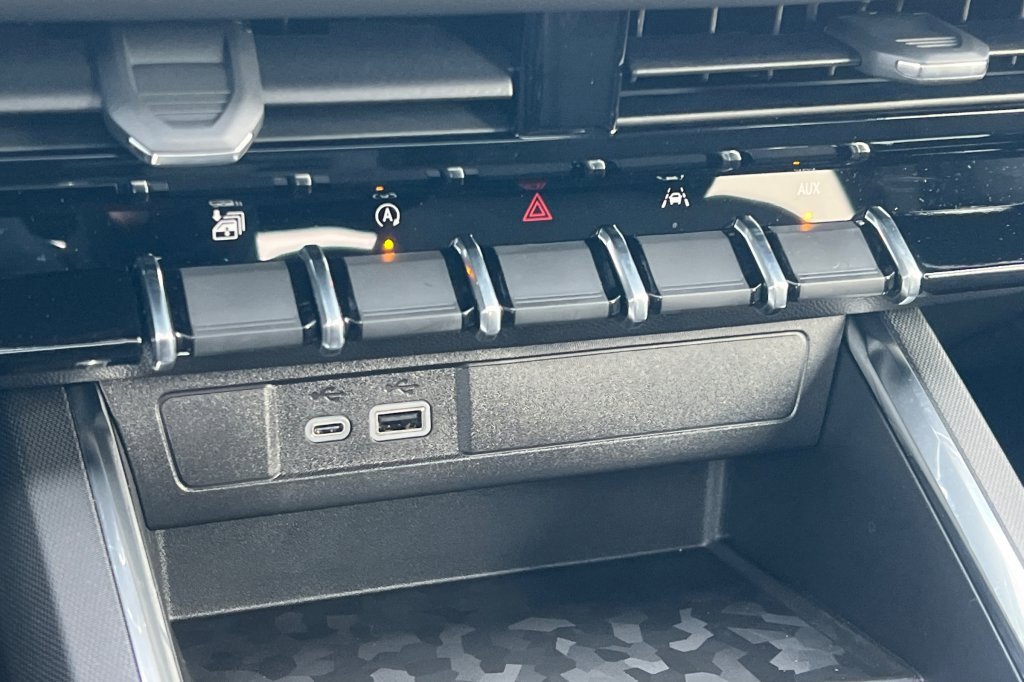 New 2026 GMC Canyon Elevation w/ Convenience Package image 17