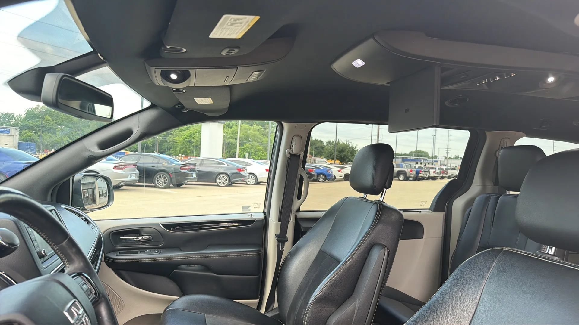 Used 2019 Dodge Grand Caravan SXT w/ Driver Convenience Group FWD image 57