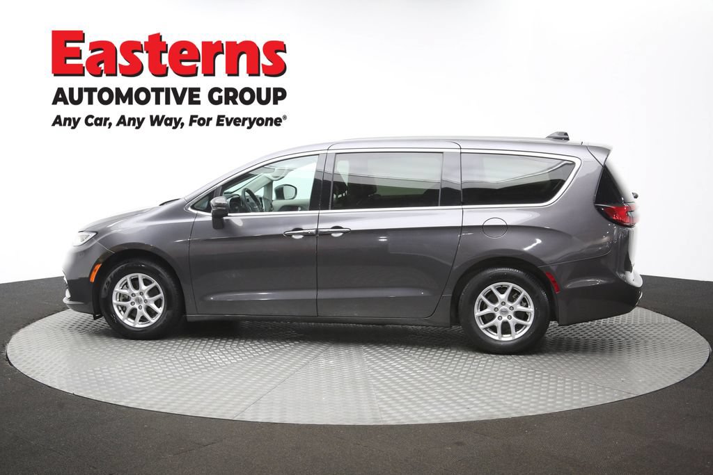 Used 2023 Chrysler Pacifica Touring-L FWD image 62