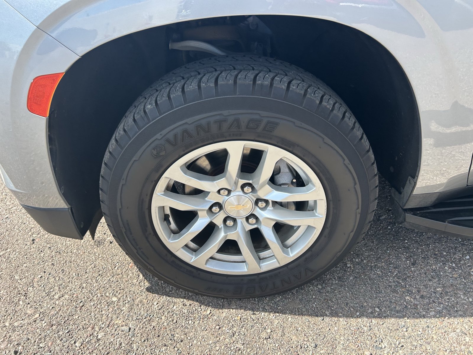 Used 2024 Chevrolet Suburban LT RWD image 11