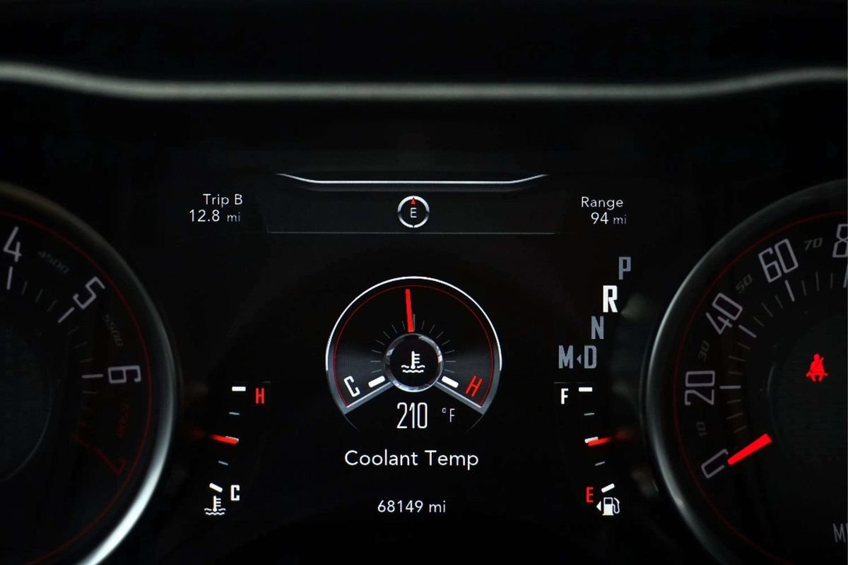 Used 2019 Dodge Challenger SXT RWD image 30