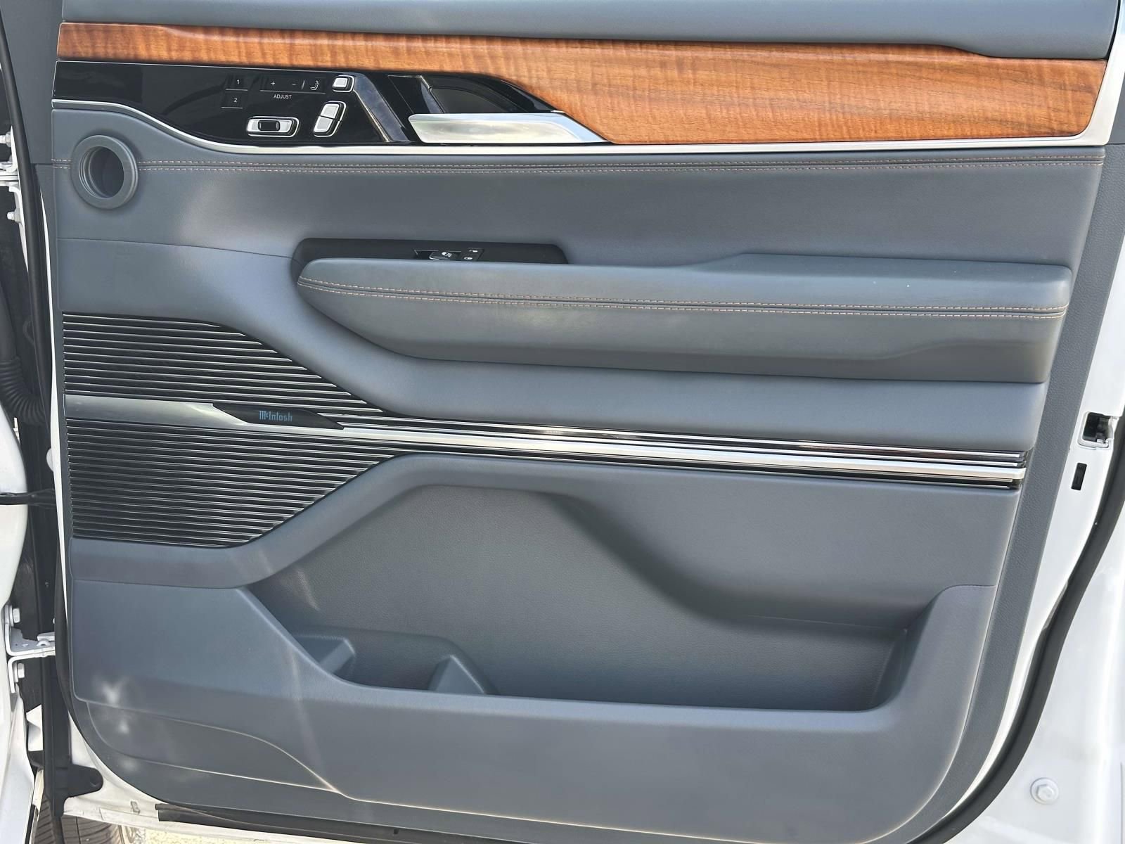 Used 2022 Jeep Grand Wagoneer Series II w/ Convenience Group III image 27