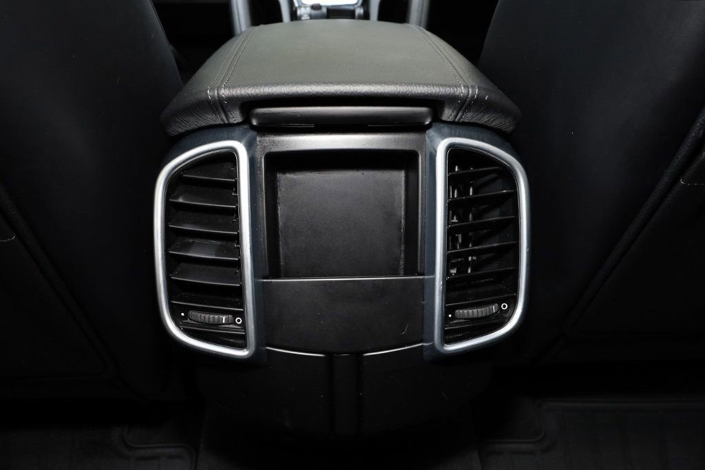 Used 2018 Porsche Cayenne Platinum Edition image 30