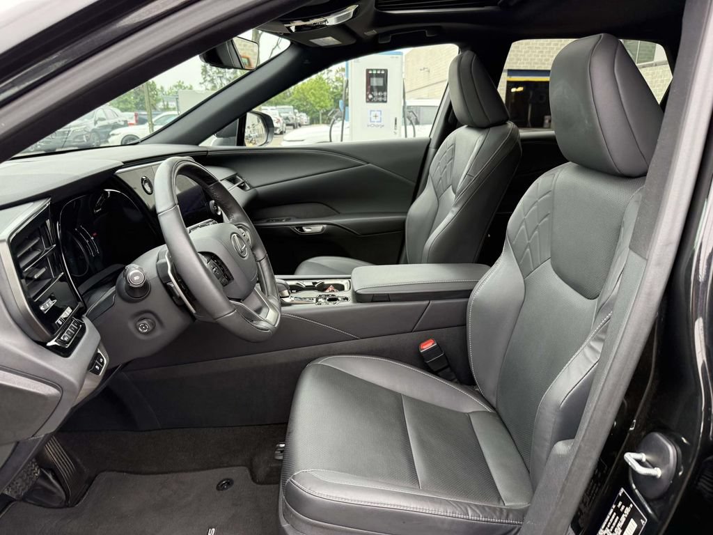 Used 2023 Lexus RX 350 Premium w/ Accessory Package AWD/4WD image 13