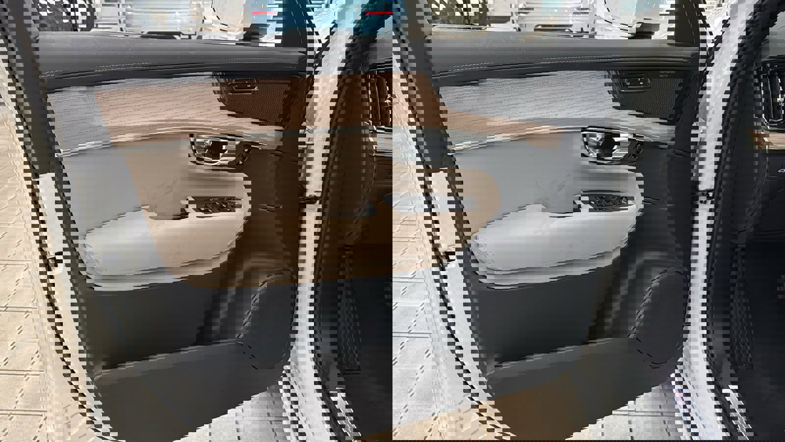 New 2026 Volvo XC90 T8 Plus w/ Protection Package Premier image 21