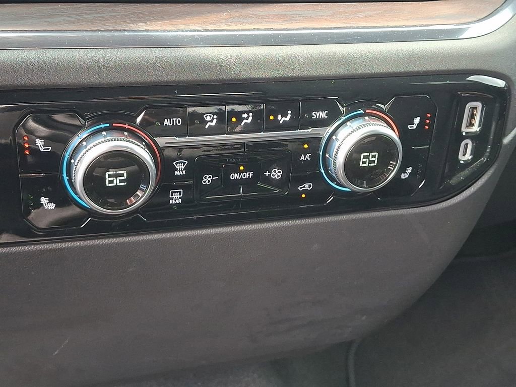 Used 2024 GMC Sierra 1500 SLT image 15