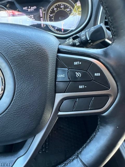 Used 2020 Jeep Cherokee Latitude Plus w/ Cold Weather Group AWD/4WD image 24