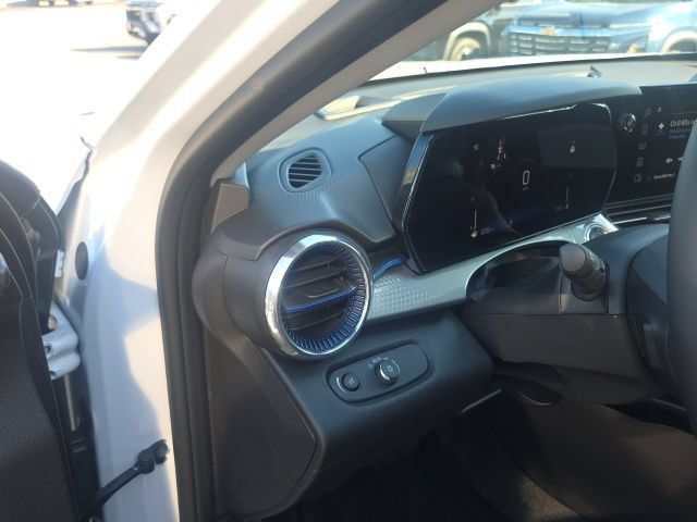 New 2026 Chevrolet Trax LT w/ Midnight Edition FWD image 11