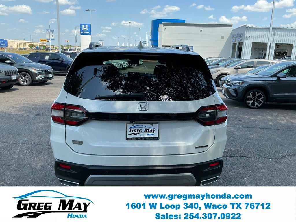 Used 2025 Honda Pilot Touring image 7