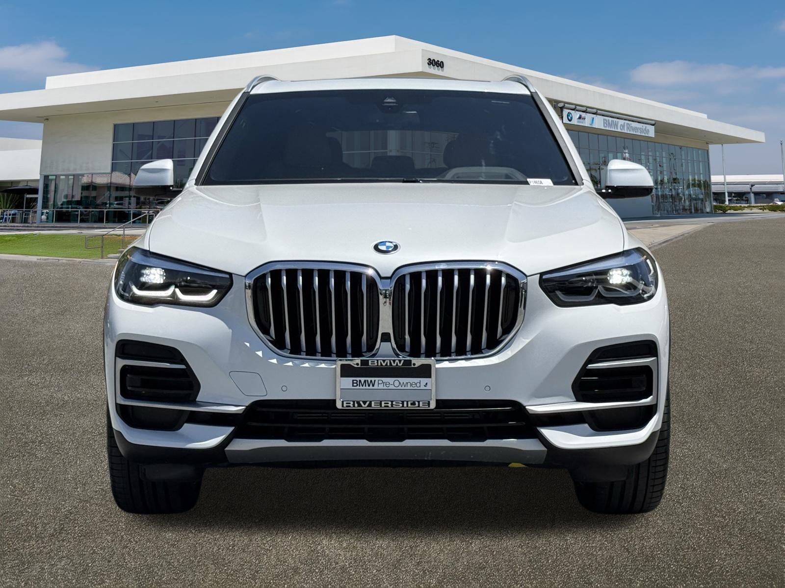 Certified 2023 BMW X5 xDrive40i w/ Premium Package AWD/4WD image 3