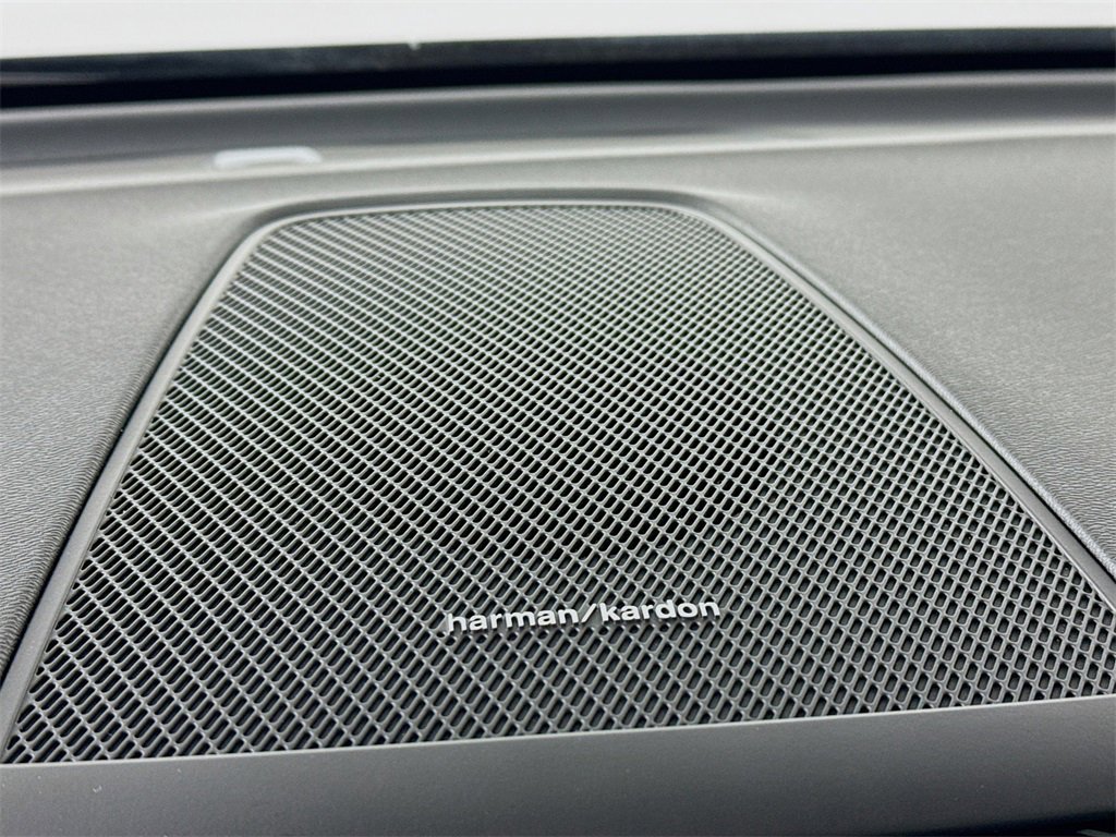 Used 2023 Volvo XC60 T8 Plus image 20