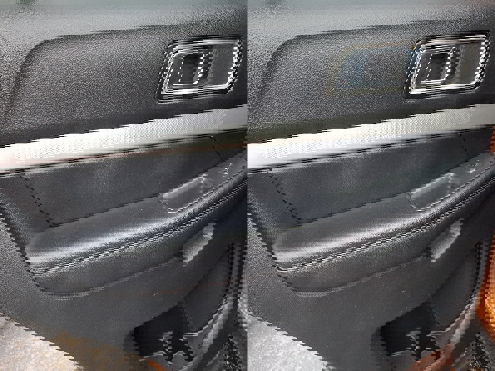 Used 2017 Ford Explorer XLT image 12