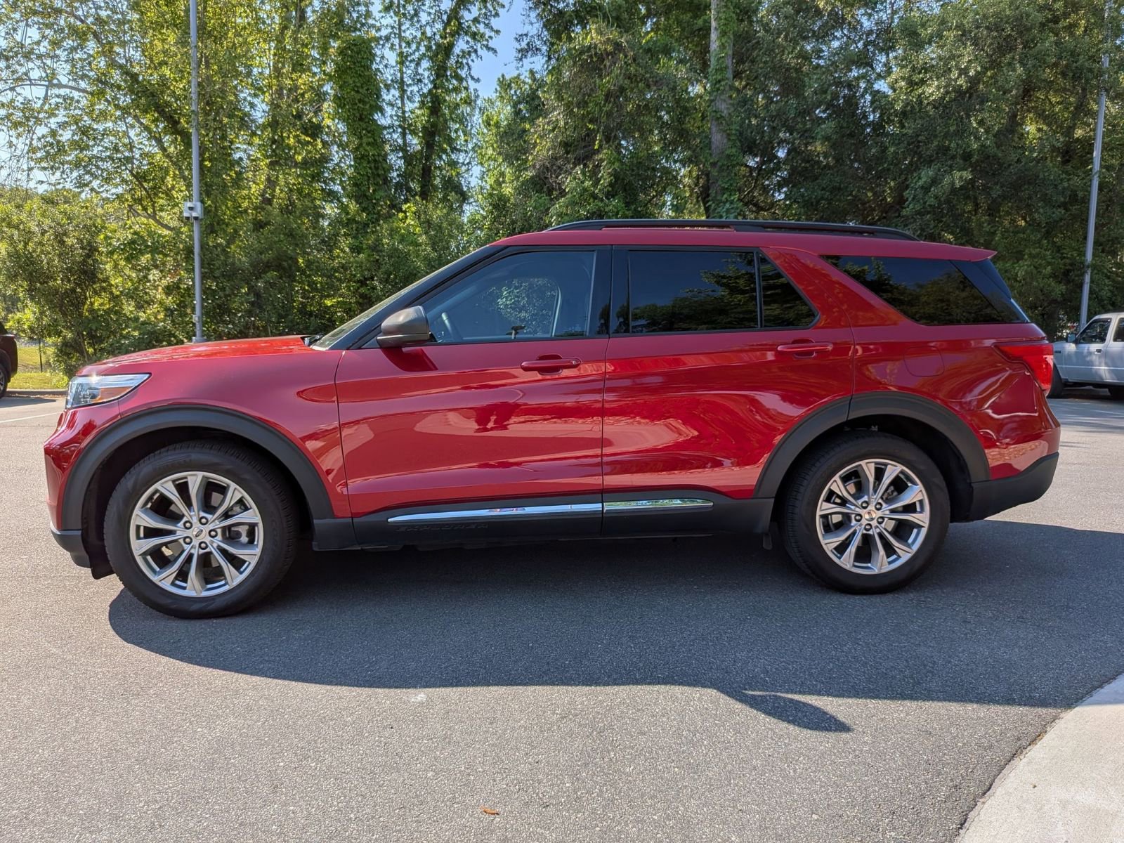 Used 2023 Ford Explorer XLT w/ Equipment Group 202A RWD image 6