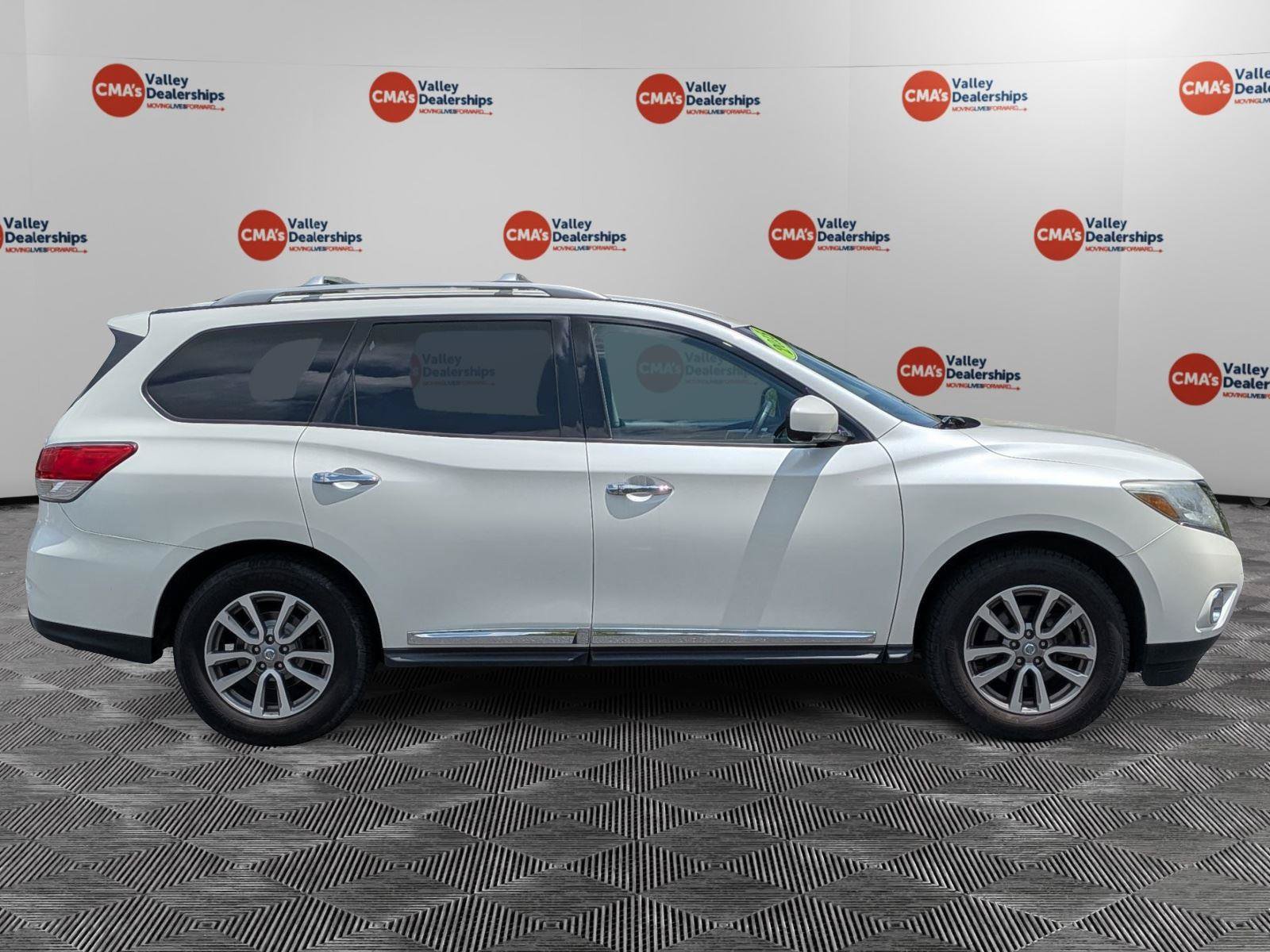 Used 2015 Nissan Pathfinder SL w/ SL Tech Package FWD image 12