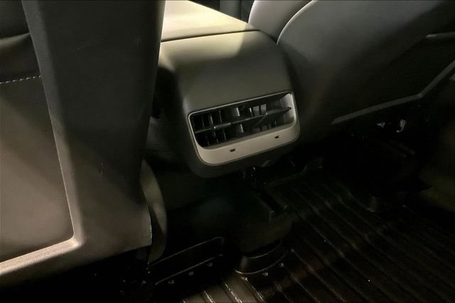 Used 2023 Tesla Model Y Performance image 32