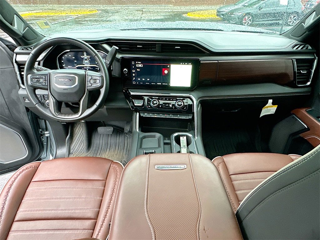 Used 2024 GMC Sierra 2500 Denali Ultimate image 3