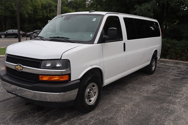 Used 2025 Chevrolet Express 3500 LT w/ LT Preferred Equipment Group RWD image 3