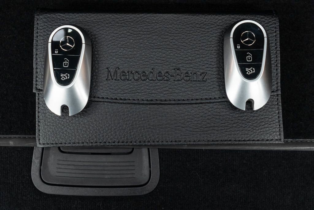 Used 2023 Mercedes-Benz EQS 580 4MATIC SUV w/ Exclusive Trim Package image 56