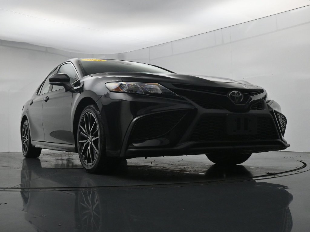 Used 2024 Toyota Camry SE FWD image 33