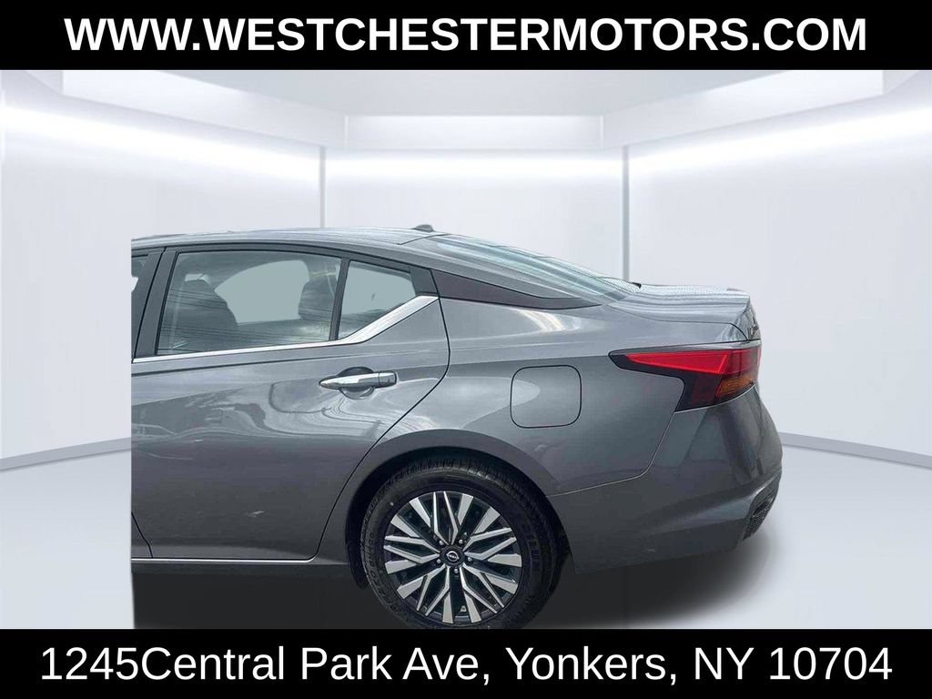 Used 2024 Nissan Altima 2.5 SV FWD image 8