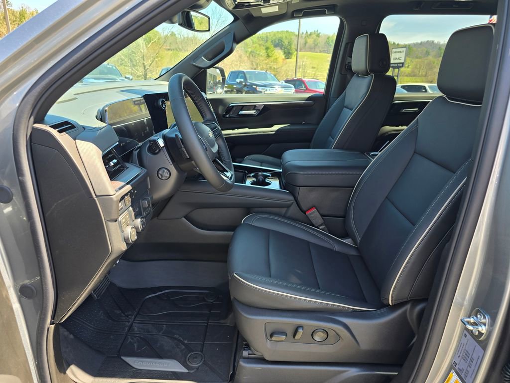 New 2026 Chevrolet Suburban Premier w/ Sun And Tow Package AWD/4WD image 4