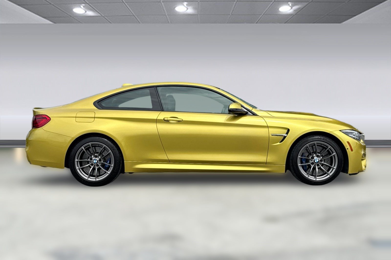 Used 2018 BMW M4 Coupe RWD image 8