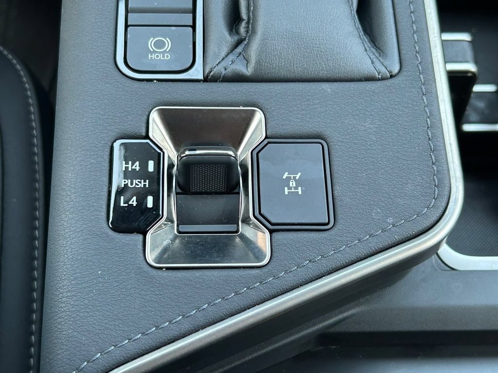 Used 2024 Lexus GX 550 w/ Accessory Package (Z1) AWD/4WD image 35