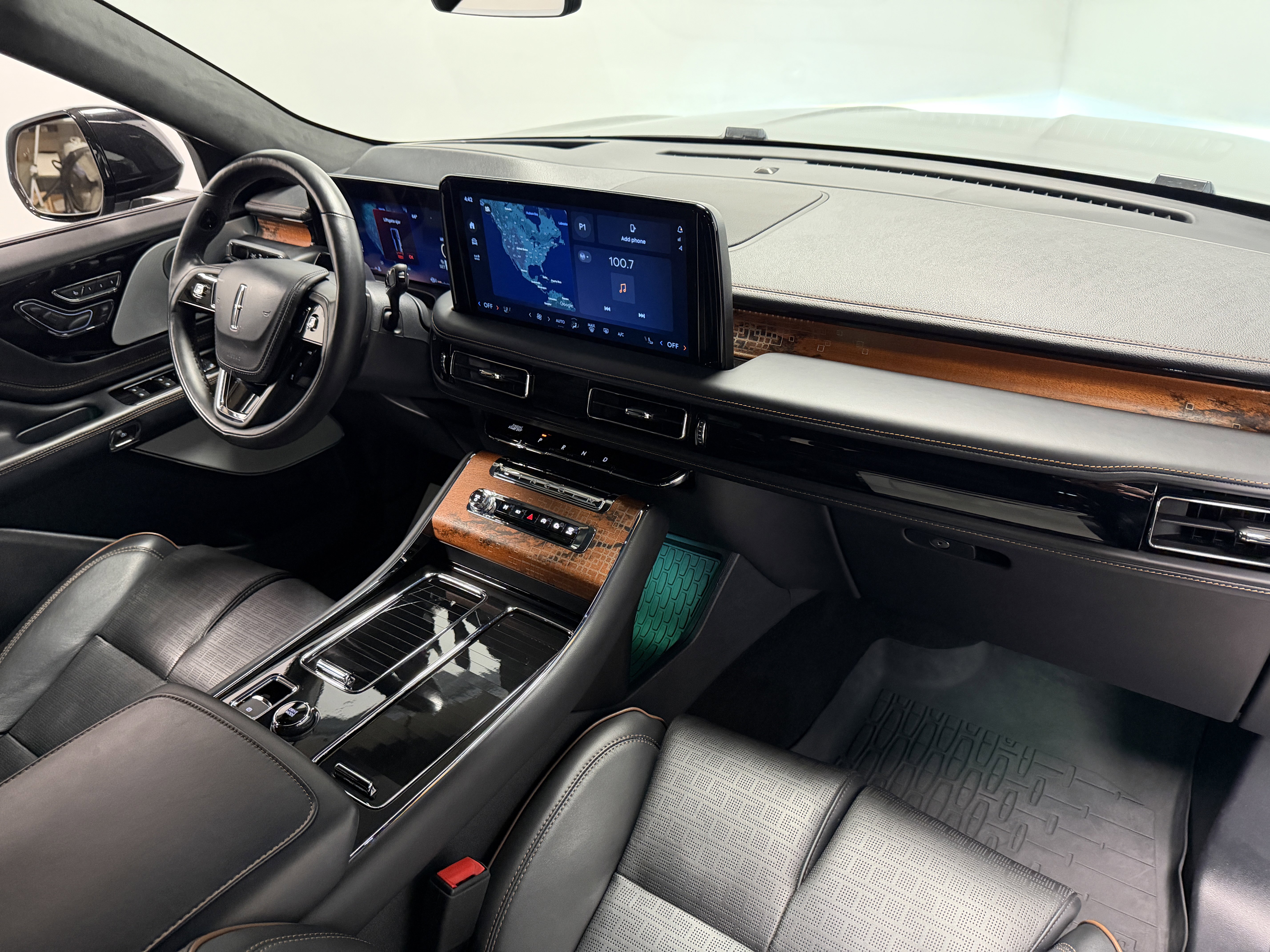 Used 2025 Lincoln Aviator Black Label w/ Black Label Special Edition image 25