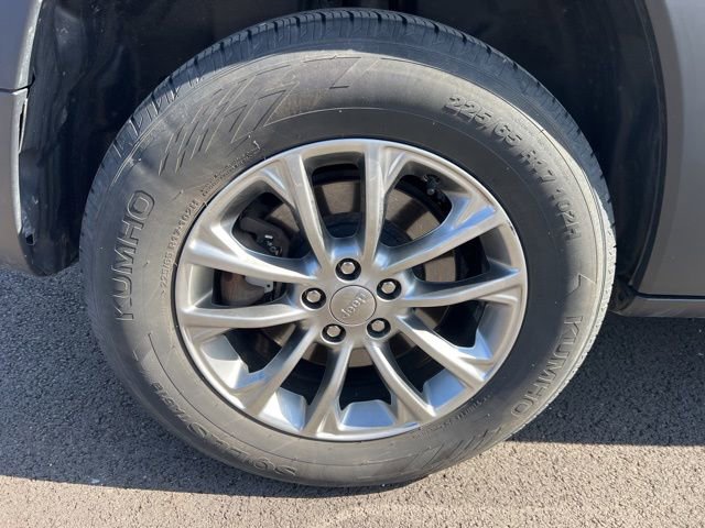 Used 2019 Jeep Cherokee Latitude Plus image 34