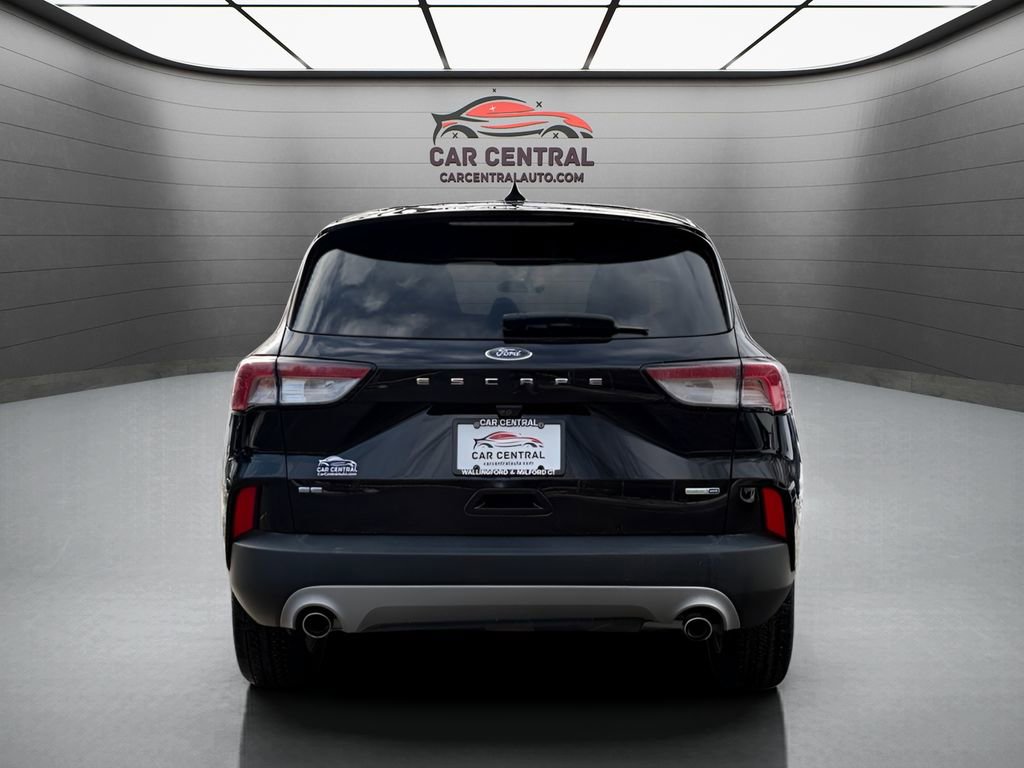 Used 2020 Ford Escape SE image 4