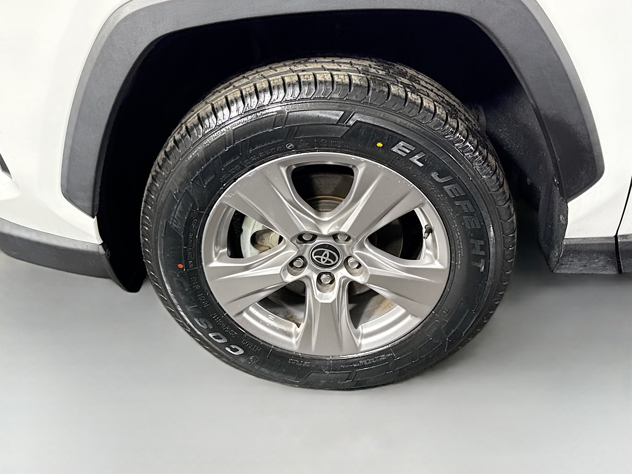 Used 2022 Toyota RAV4 XLE w/ Convenience Package FWD image 38