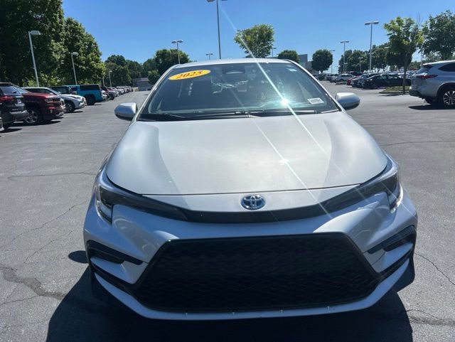 Used 2025 Toyota Corolla SE FWD image 2