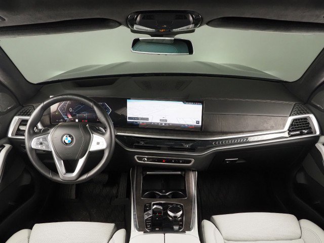 Used 2024 BMW X7 xDrive40i image 3
