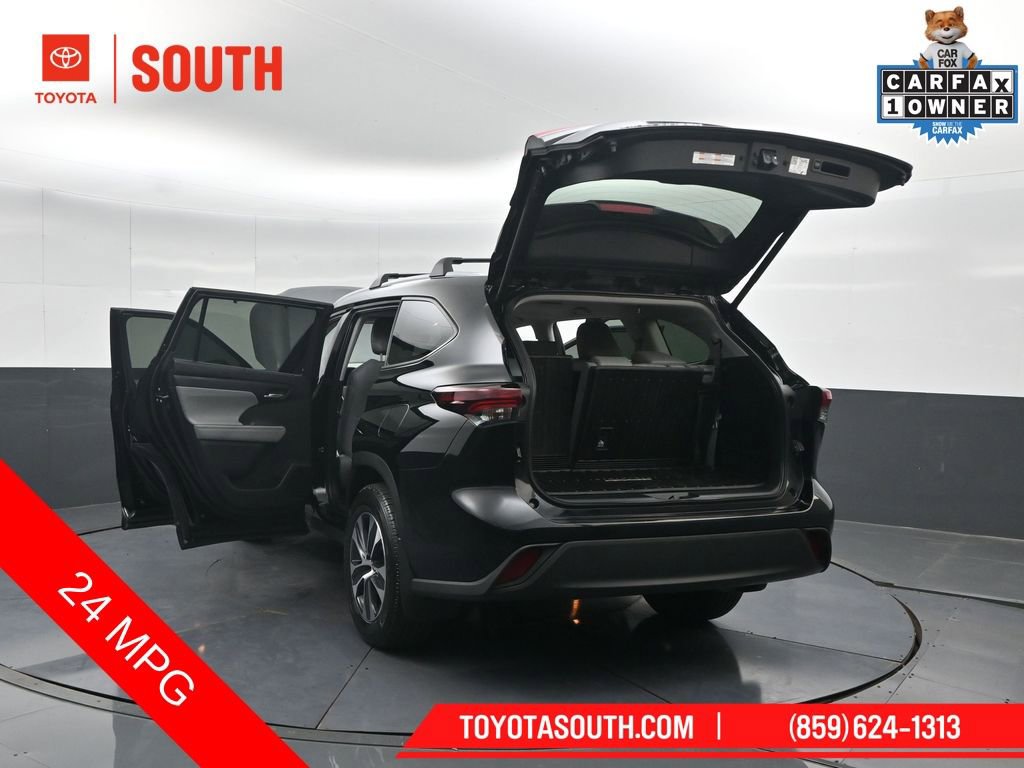 Used 2024 Toyota Highlander XLE AWD/4WD image 52